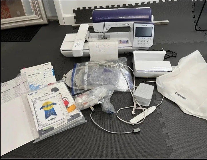 & Sewing Machine, Great Condition, 6x10 Hoop Size