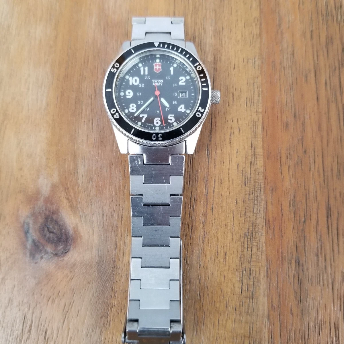 Swatch Femmes Analogique Quartz Suisse Montre avec Bracelet en Cuir
