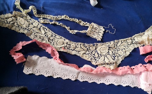 COLLECTION of VINTAGE LACE TRIMMINGS & BRAIDS - Picture 6 of 8