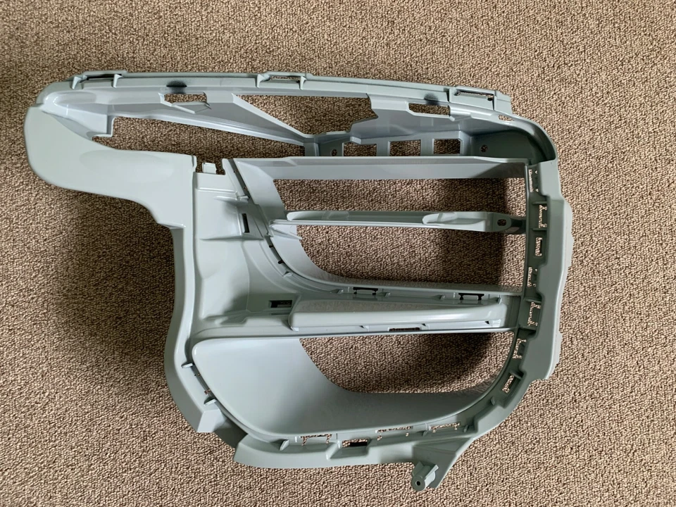 PARAGOLPES DELANTERO IZQUIERDO NUEVO OEM PORSCHE MACAN GTS: 95B807681B Foto 2 de 4