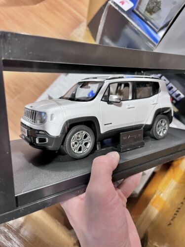 1:18 Scale Jeep Renegade Latitude White Diecast Model Car