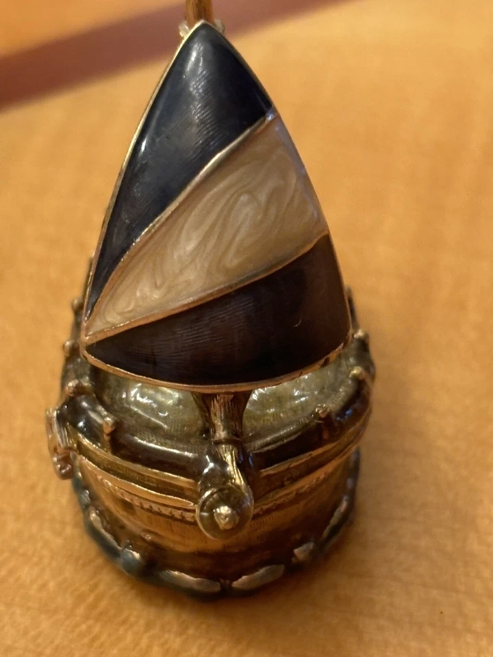 Monet Gold And Green Sailboat Collectible Enamel Keepsake Trinket Box. - Image 3 of 4