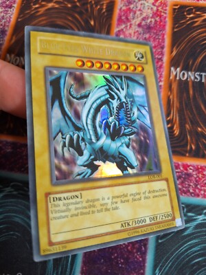 Yu-Gi-Oh! Blue-Eyes White Dragon LOB-001 Ultra Rare OG Unlim MP