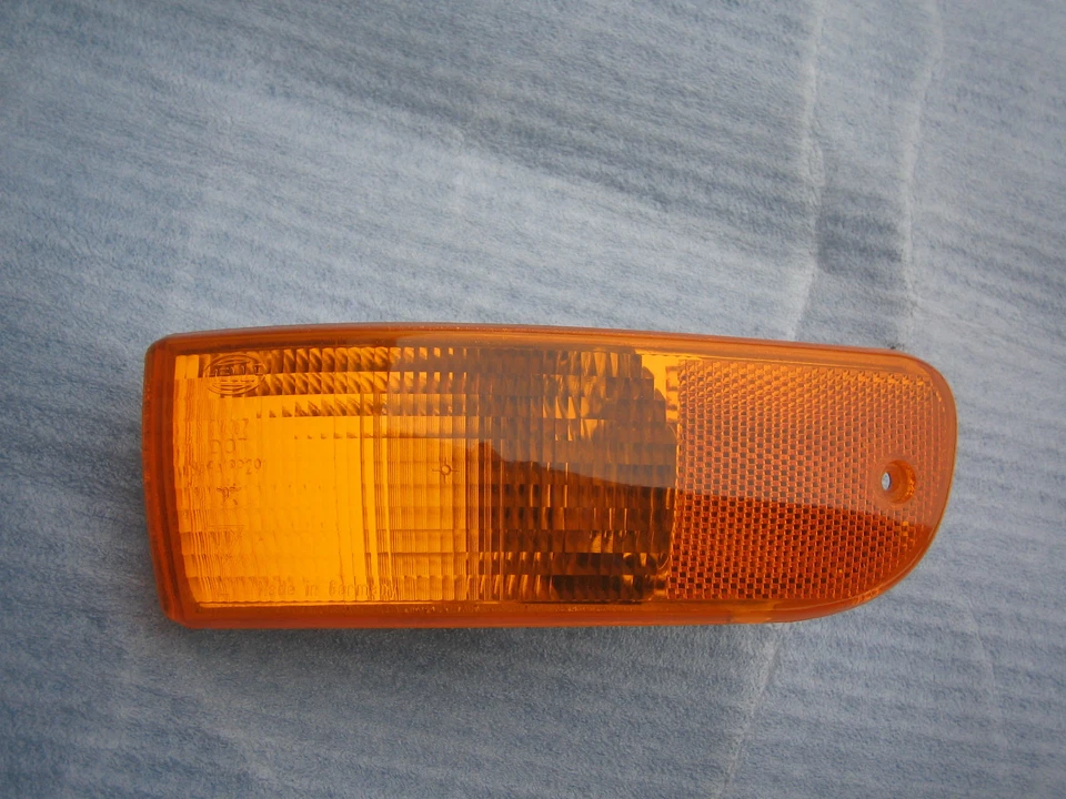 PORSCHE 911 CARRERA FRONT BUMPER CORNER LAMP FACTORY OEM 1995 96 97 1998 993 - Image 2 of 4