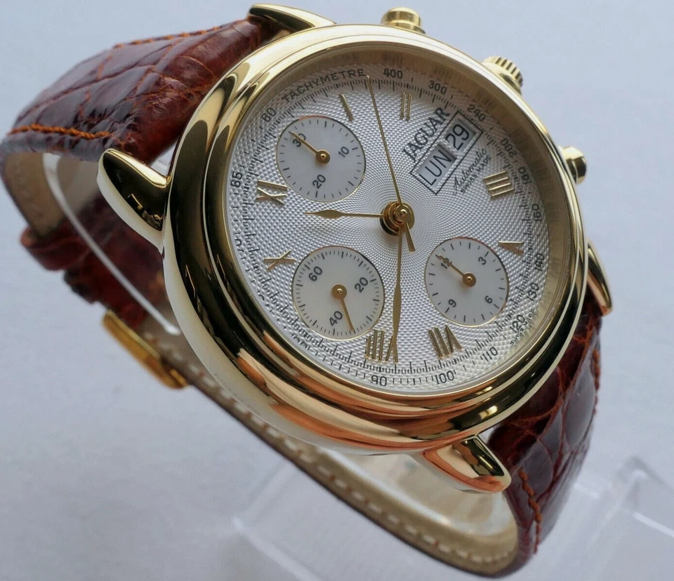 Reloj cronógrafo automático suizo chapado en oro deportivo accesorio coche clásico Jaguar Foto 4 de 4