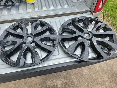  Nissan Rogue Sports 17''Wheel Covers lot of 2  Very Minor Cracks See Pics