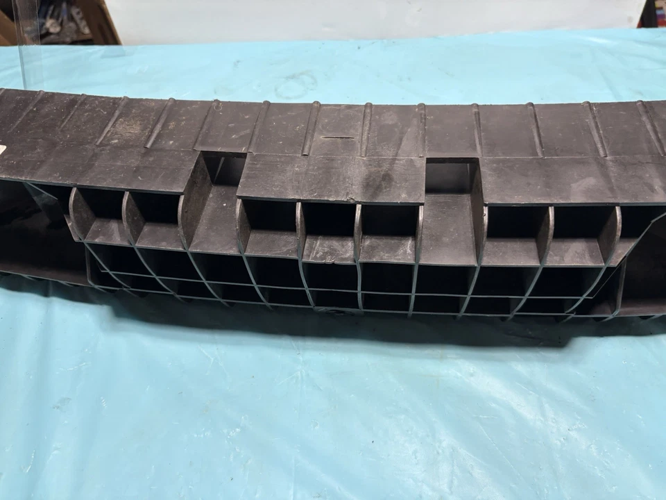 Amortiguador de energía de impacto para parachoques delantero Ford Thunderbird LX 1994-95 Foto 4 de 4