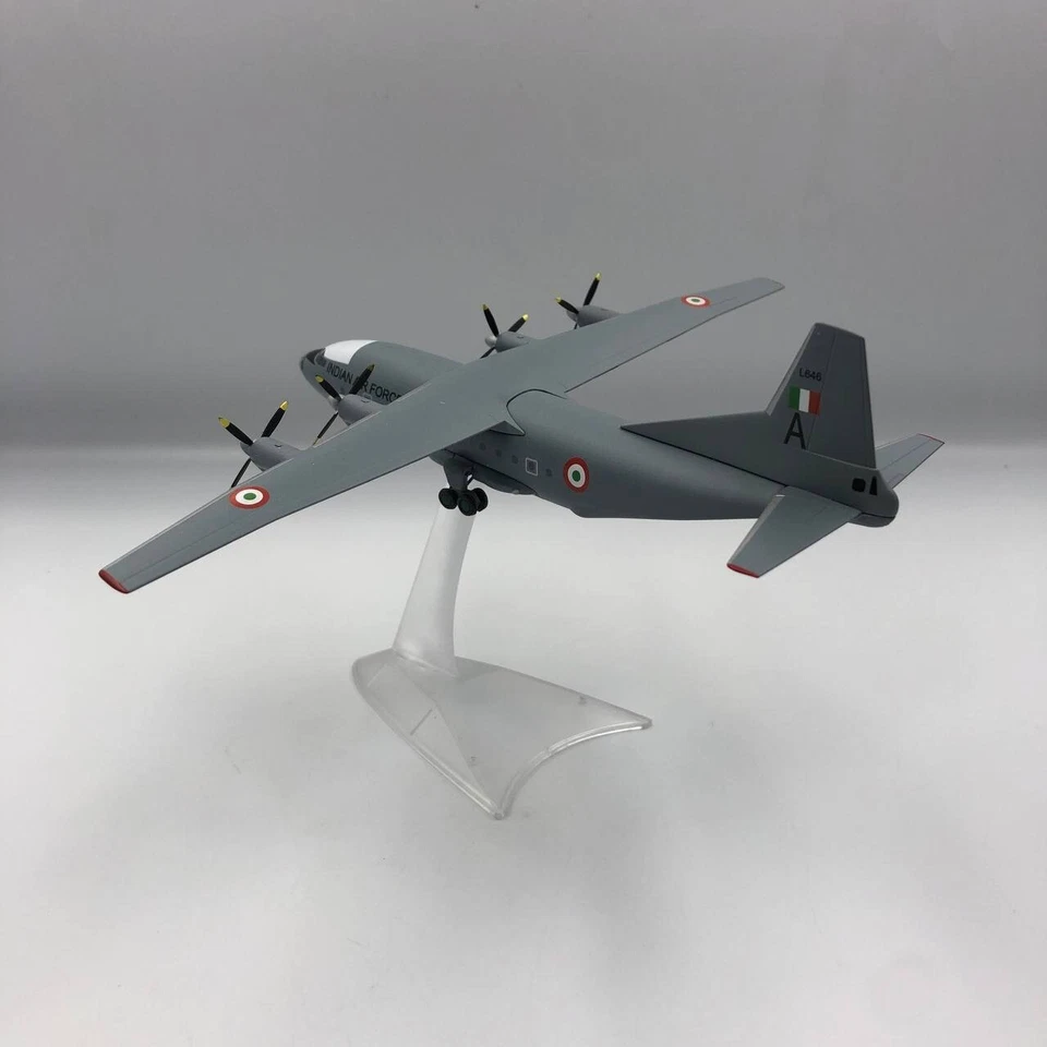 Modelo de avión escala 1/200 Antonov An-12 Indian Air Force L646 A Foto 2 de 4