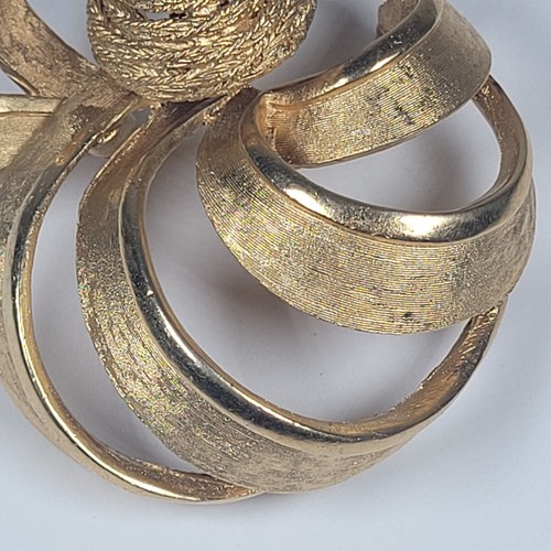 Coro Gold Tone Brooch Bow Ribbon Brushed Roped Domed Signed Vintage Pin - Picture 4 of 10
