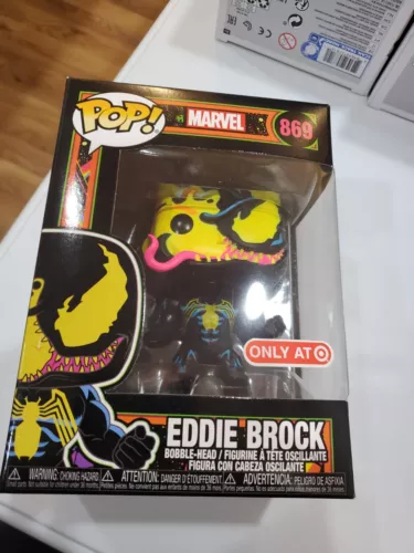Funko Pop! Marvel Eddie Brock # 869 Blacklight Target Exclusive With Protector