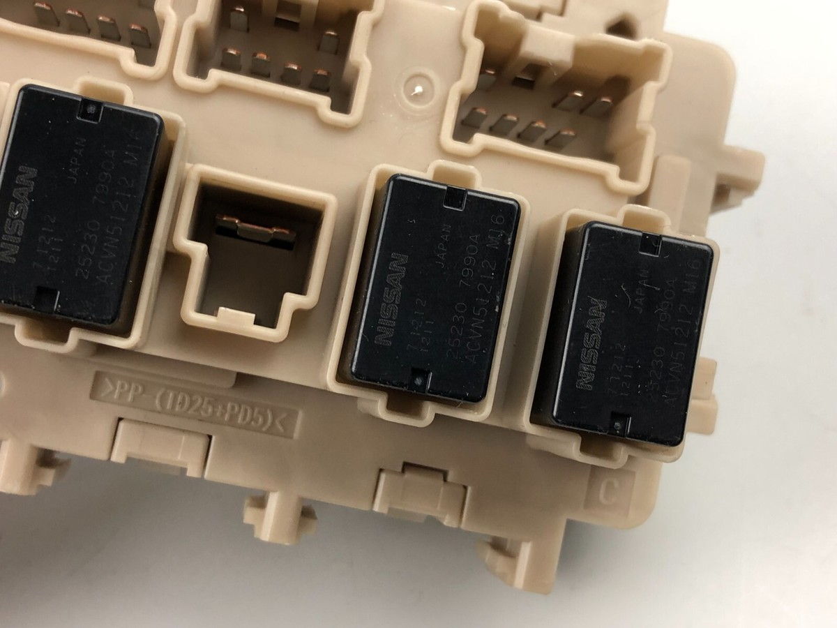 yuhkiページ Nissan Qashqai J11 Fuse Relay Holder Box 4EB0CC3164 | eBay