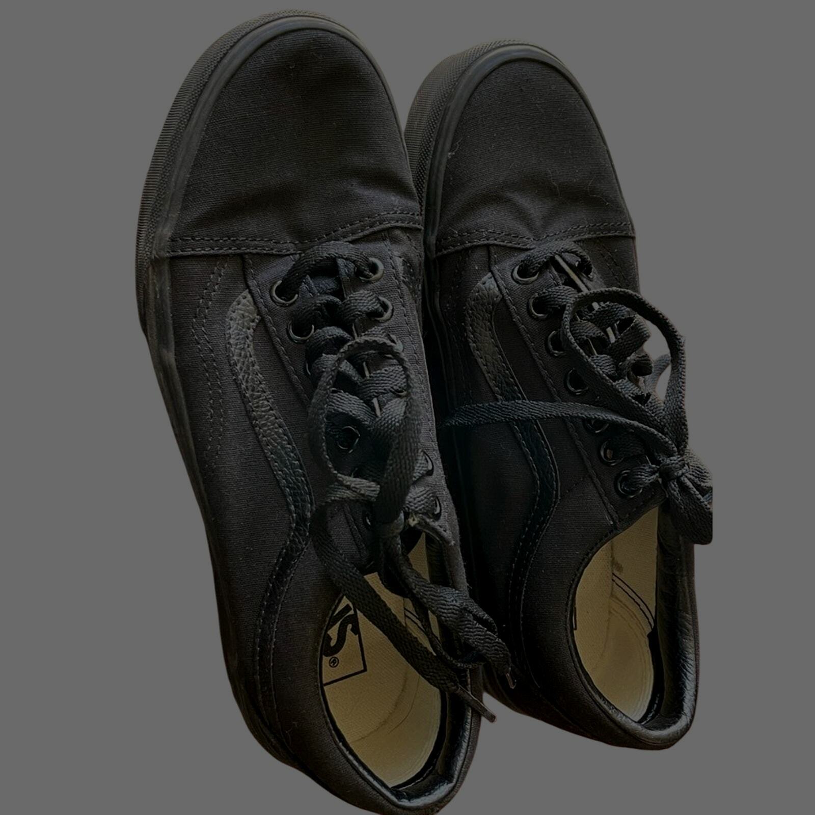 Vans black skate shoes for men size 7-image