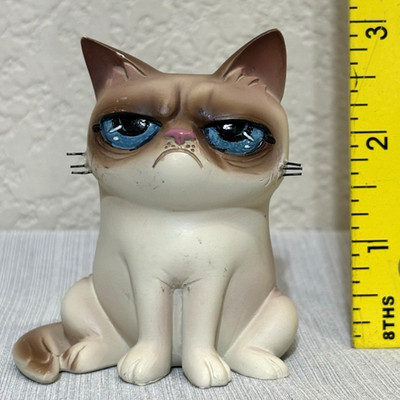 Sitting Grumpy Cat Big Blue Eyes and Wire Wiskers Figurine By Ganz