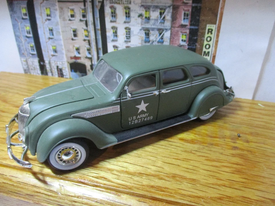Signature Models #32519 1936 Chrysler Airflow US Army 1/32 Diecast Model Car - Image 2 of 4