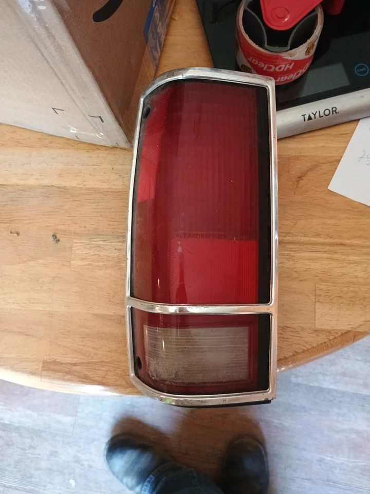 84 CHEVY BLAZER S10 LUZ TRASERA IZQUIERDA DRIVERS Foto 2 de 4