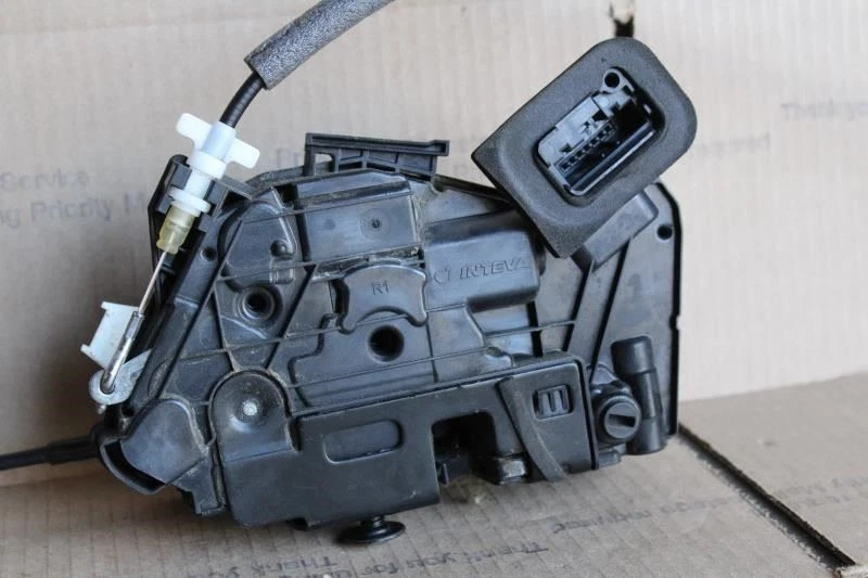 2016 2017 2018 2019 VOLKSWAGEN PASSAT RIGHT REAR DOOR LATCH LOCK ACTUATOR - Image 2 of 4