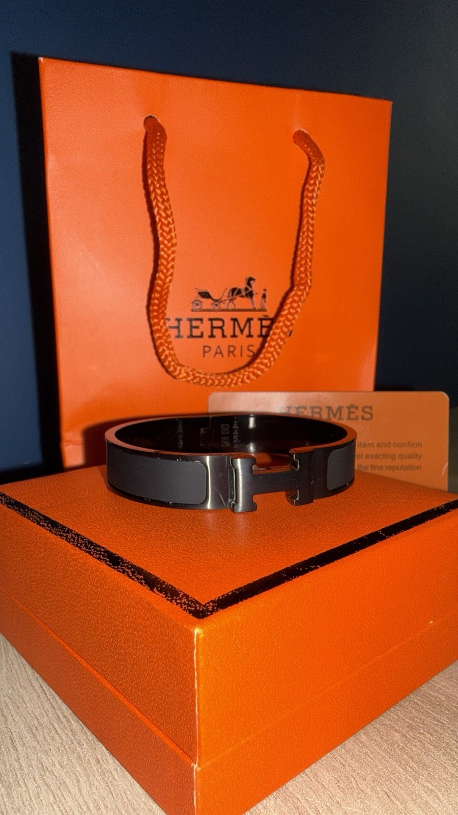 Bracelet Hermès Clic H So Black : le bijou de luxe monochrome qui s'associe à tous vos looks