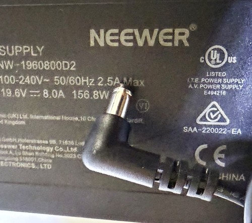 Alimentation Neewer 19,6V 8,0A 156,8 Watts NW-1960800D2 - Photo 2/2