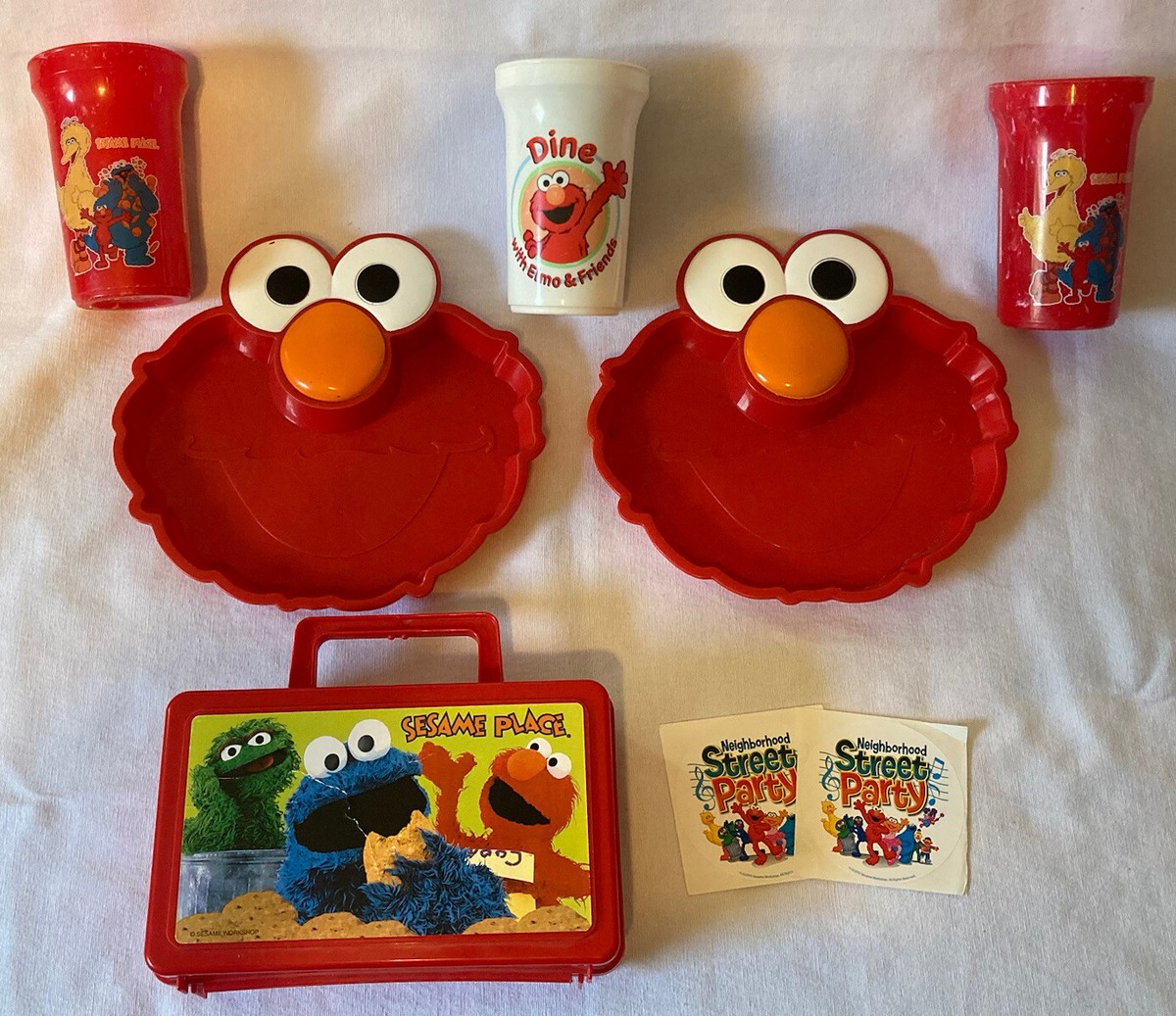 SESAME PLACE LOT 2x Plates 3x Cups Lunchbox 2x Stickers Street