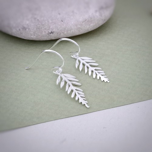 Farn Ohrhänger in Sterling Silber, Botanischer Schmuck für Sie, Blatt Tropfen - Bild 4 von 6