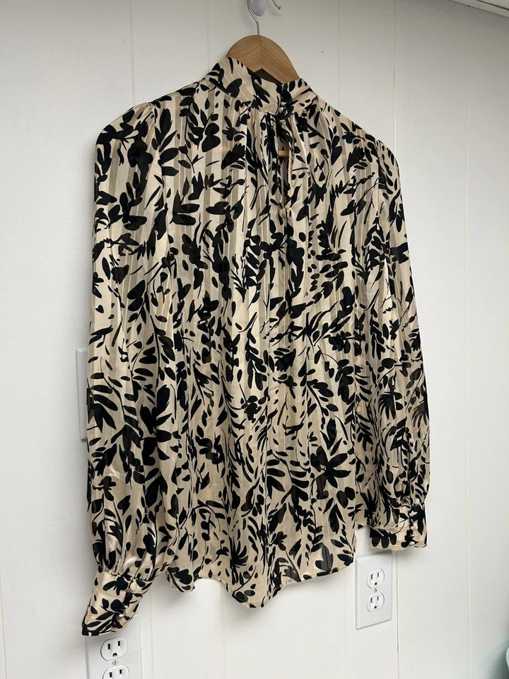Blusa para mujer H&M hoja floral transparente negra dorada bronceada estampada manga larga pequeña Foto 2 de 4