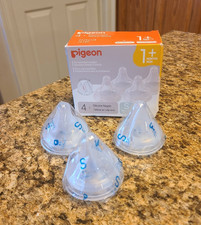 Pigeon Silicone Nipple Natural Feel 1 Months 3 Count New/Sealed SHIPS FAST FREE