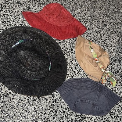 4 Vintage Hats, Two vintage straw hats Two Cloth Sum Hats Gardening Hats (49)