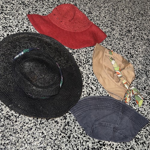 4 Vintage Hats, Two vintage straw hats Two Cloth Sum Hats Gardening Hats (49)