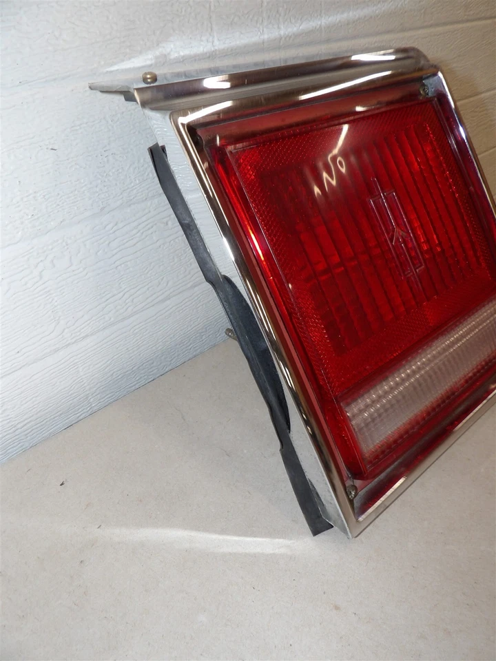 LÁMPARA LUZ TRASERA LADO CONDUCTOR LH Oldsmobile Cutlass 1978 Fastback Foto 4 de 4