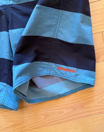 Patagonia Wavefarer Board Shorts - Costume da bagno a righe blu - Uomo 30 - Foto 4 di 8