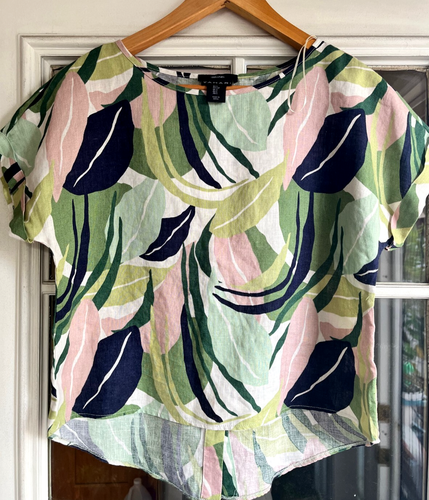 Tahari Short Sleeve Top Small Leaf Print Lightweight Linen Pullover back button
