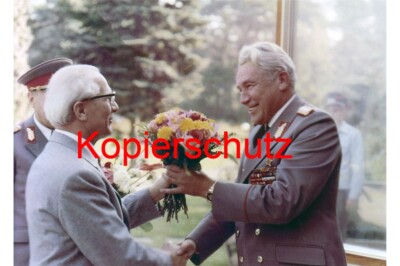 J102 Armeegeneral Hoffmann Geburtstag Honecker DDR Foto 20x30
