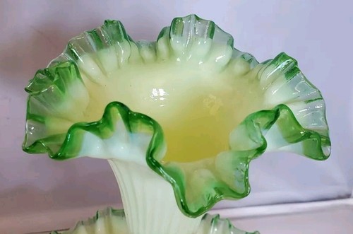 BEAUTIFUL RARE ANTIQUE green/White 2 Piece Epergne  13"H - With Glass Flower - Bild 4 von 11