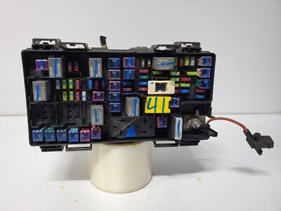 2011 Chrysler T&C Dodge Caravan TIPM Integrated Control Fuse Box (MATCH 04692335
