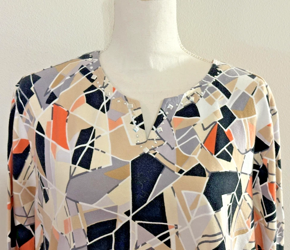 Women's Geometric Blouse Top ~ Size 2X ~  Alfred Dunner ~ 50" Chest ~ Studs ~EUC - Image 4 of 4