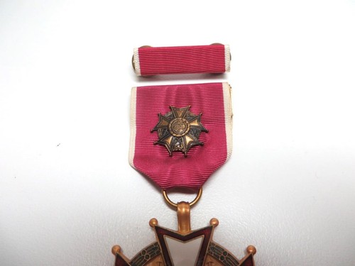 WWII Order Of Legion Of Merit Medal w/ Pin - Picture 3 of 8