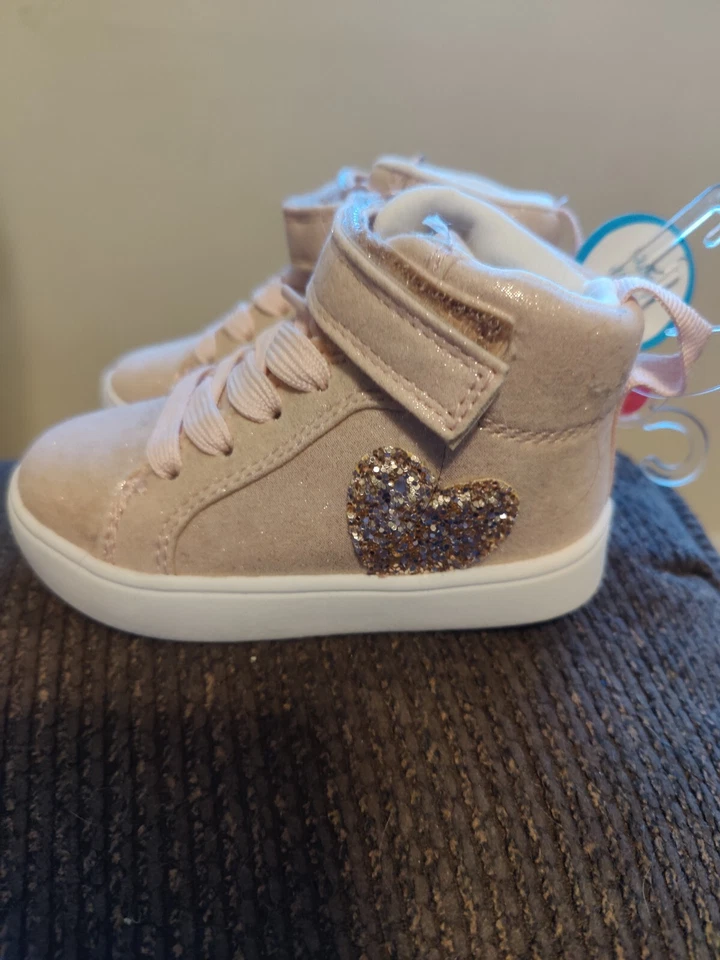 Zapatilla deportiva alta Carters para niñas pequeñas talla 5T nueva en caja oro rosa fácil de encender/apagar brillante Foto 4 de 4