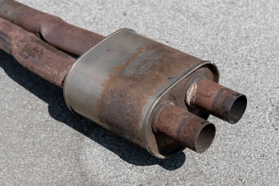 Оригинальный центральный глушитель выхлопа резонатор Porsche Panamera GTS 2010-2016 годов выпуска - Изображение 2 из 4