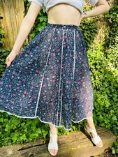 X Small  Vintage 1970's Gunnie Sax Navy Floral Skirt