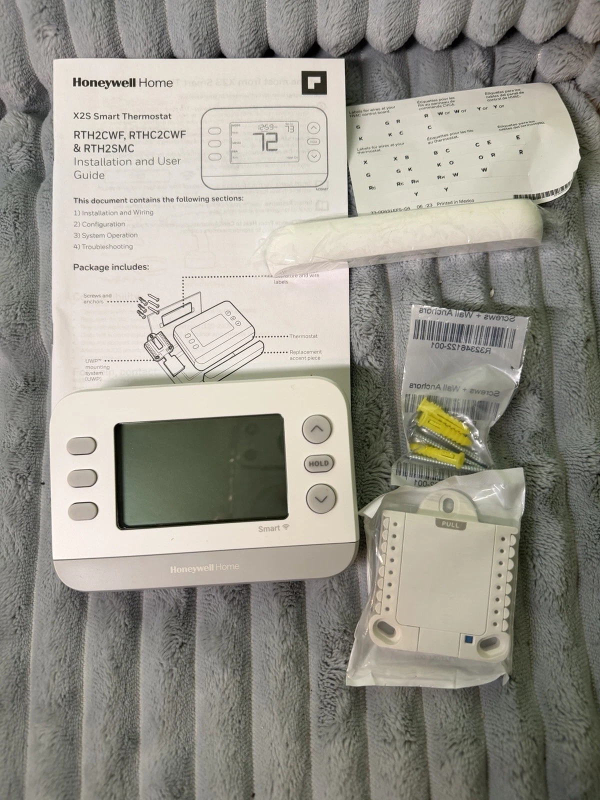 Honeywell Home X2S Smart WiFi Thermostat Conventional / Heat Pump (RTH2CWF)