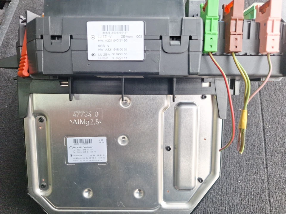 2007-2009 Mercedes-Benz S550 OEM S600 CL550 Front SAM Fuse Relay Box - Image 4 of 4