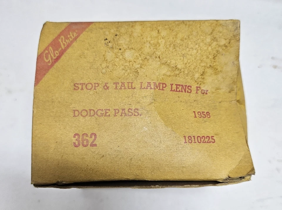 Lente de luz trasera de pasajero Dodge Glo-Brite TMC-539 1958 de colección Foto 2 de 4