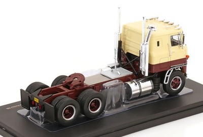 1:43 Ixo International Transtar COE towing vehicle 1965 creme/brown
