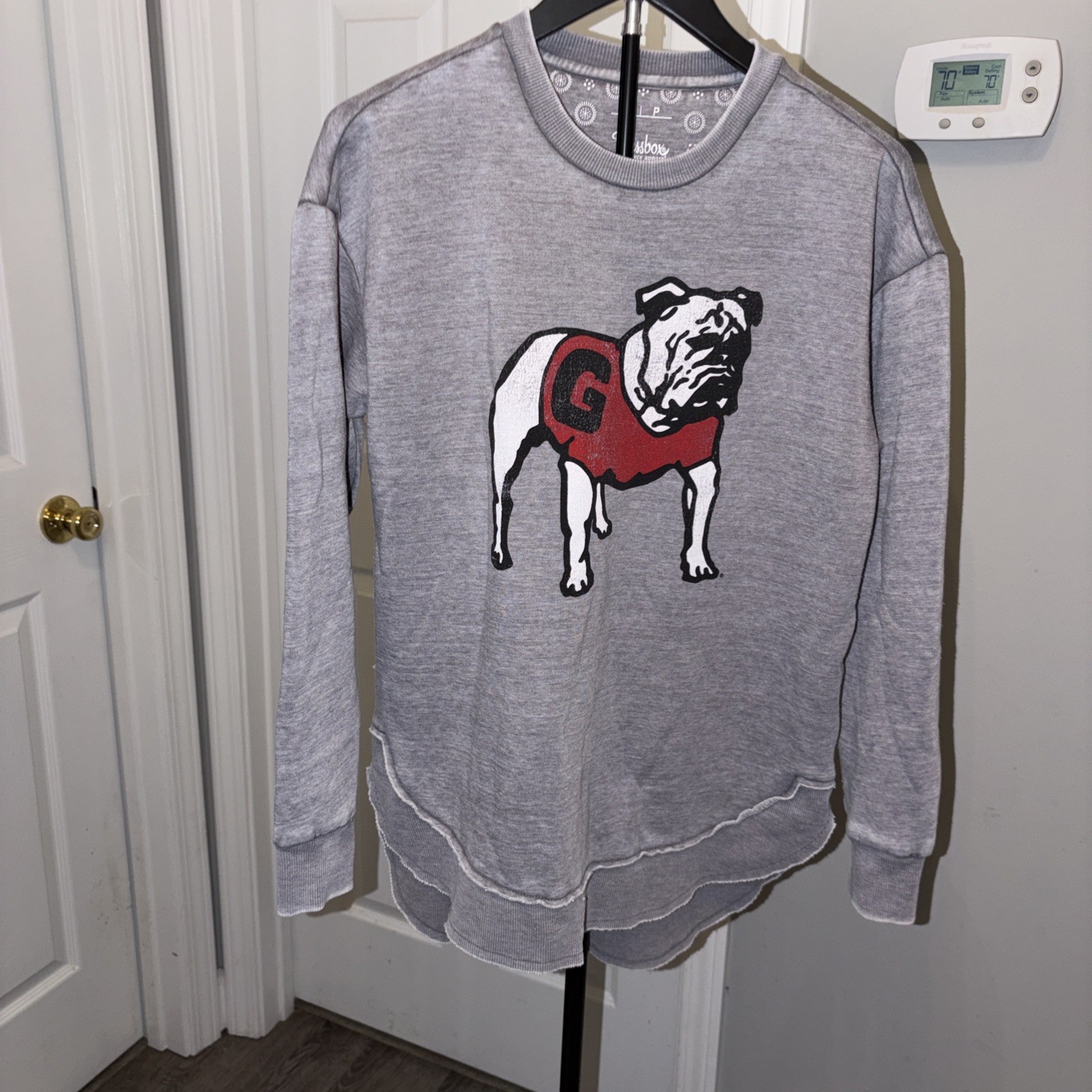 Pressbox women's Georgia Bulldogs poncho crewneck sweatshirt S/P Old School Dawg