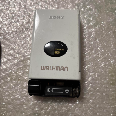 SONY WM-509 1988 Walkman White Made in Japan used Operation not