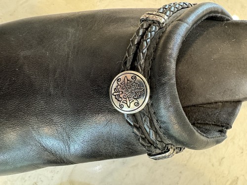 Minnetonka black leather slides mules clog Women size 9 Embellished silver to - Picture 7 of 7