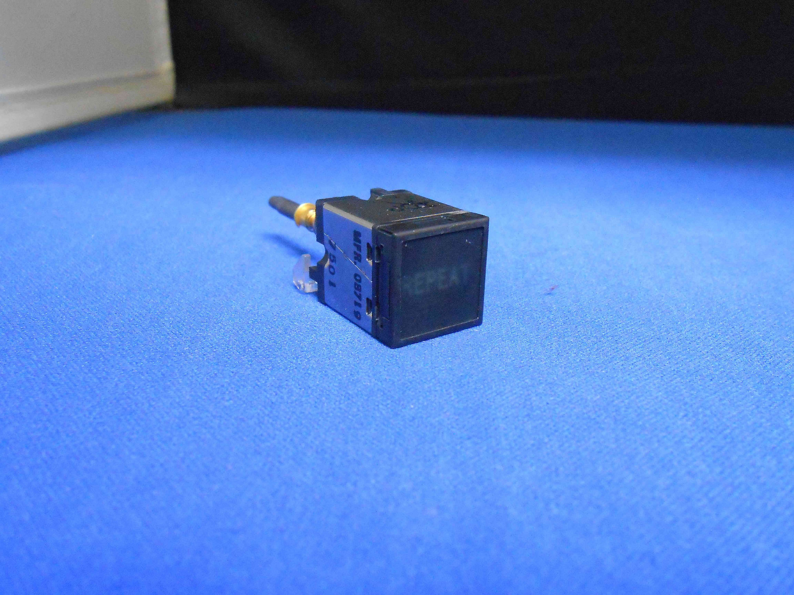 10620HR3079 JAY EL SWITCH LIGHT ASSY. ENGRAVED GREEN ON BLACK BULB T1 3/4 NOS eBay