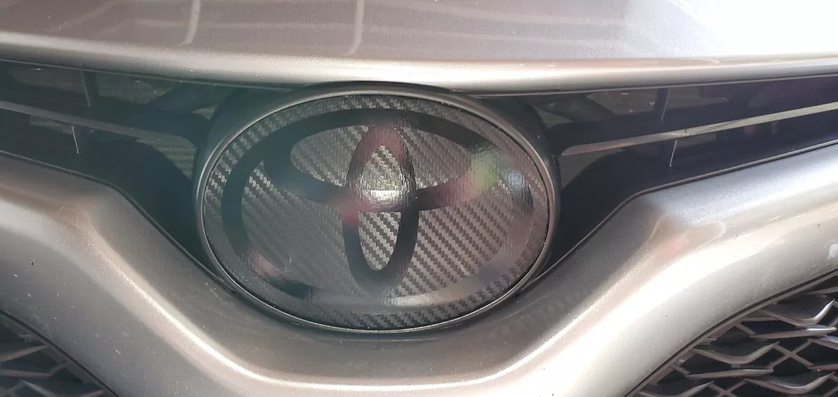 2018 AND UP CAMRY FRONT EMBLEM DECAL OVERLAY CARBON FIBER AND