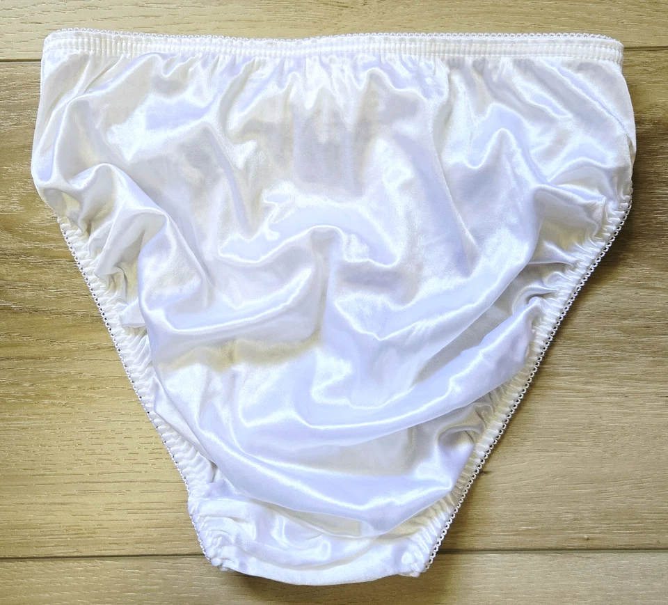 NWT Vintage Victoria's Secret White Silky Smooth Satin Lace Bikini Panties Bow M - Image 2 of 3