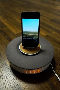 Iphone 4 (16 GB) + Philips Docking Stereo Lautsprecher Zubehörpaket